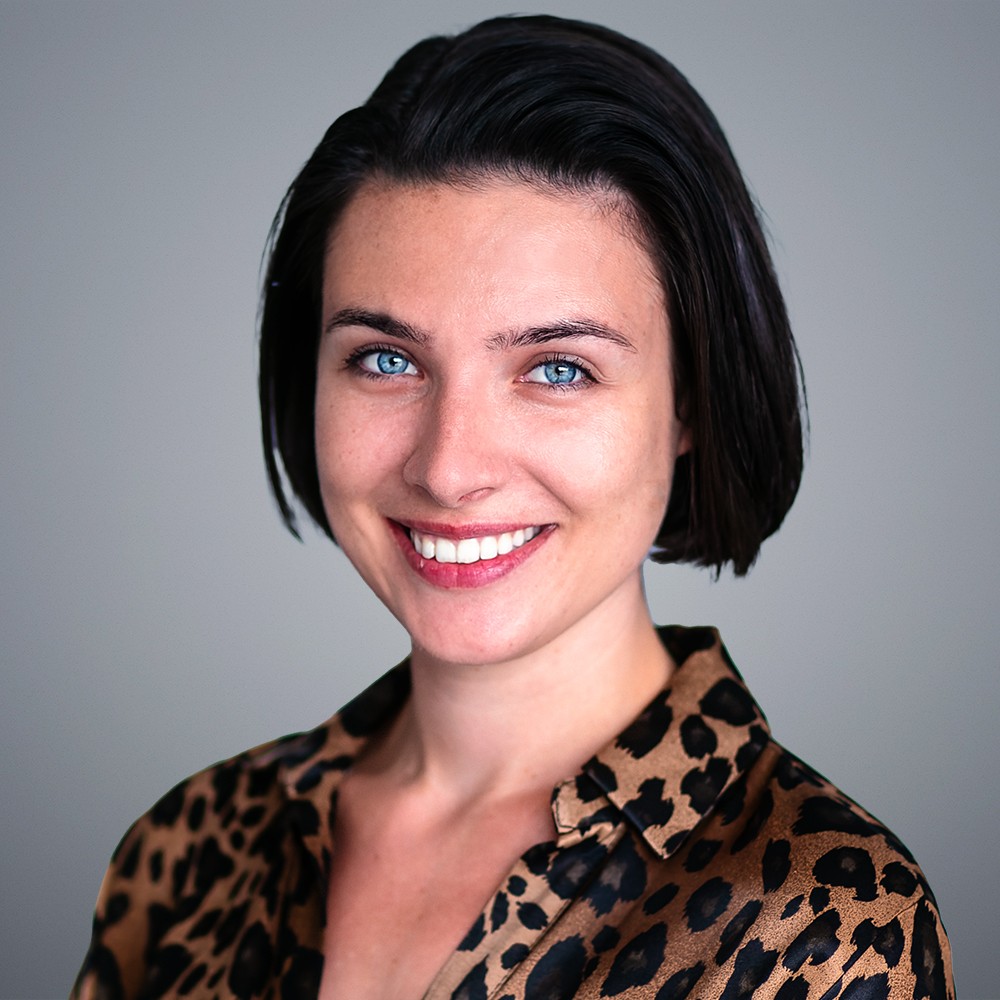 Larissa Schütz ist Journalistin, Moderatorin und Kommunikationsstrategin.